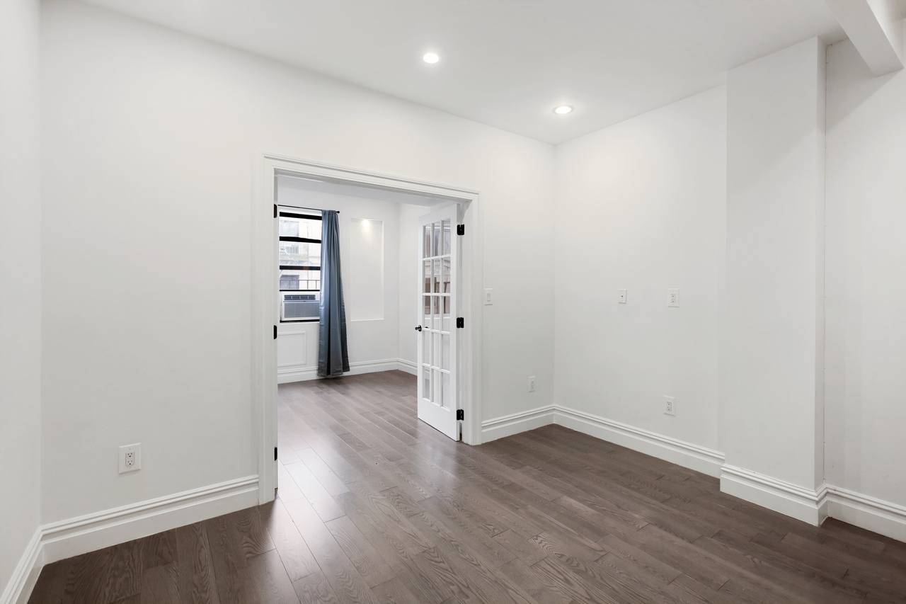  #495: East Village - 1 Bedroom (Queen)  -  #495: East Village  - Gallery -  17