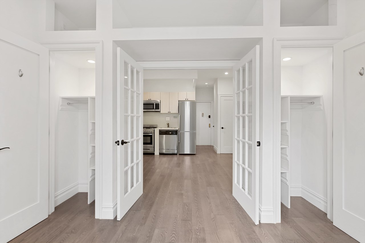  #495: East Village - 1 Bedroom (Queen)  -  #495: East Village  - Gallery -  6