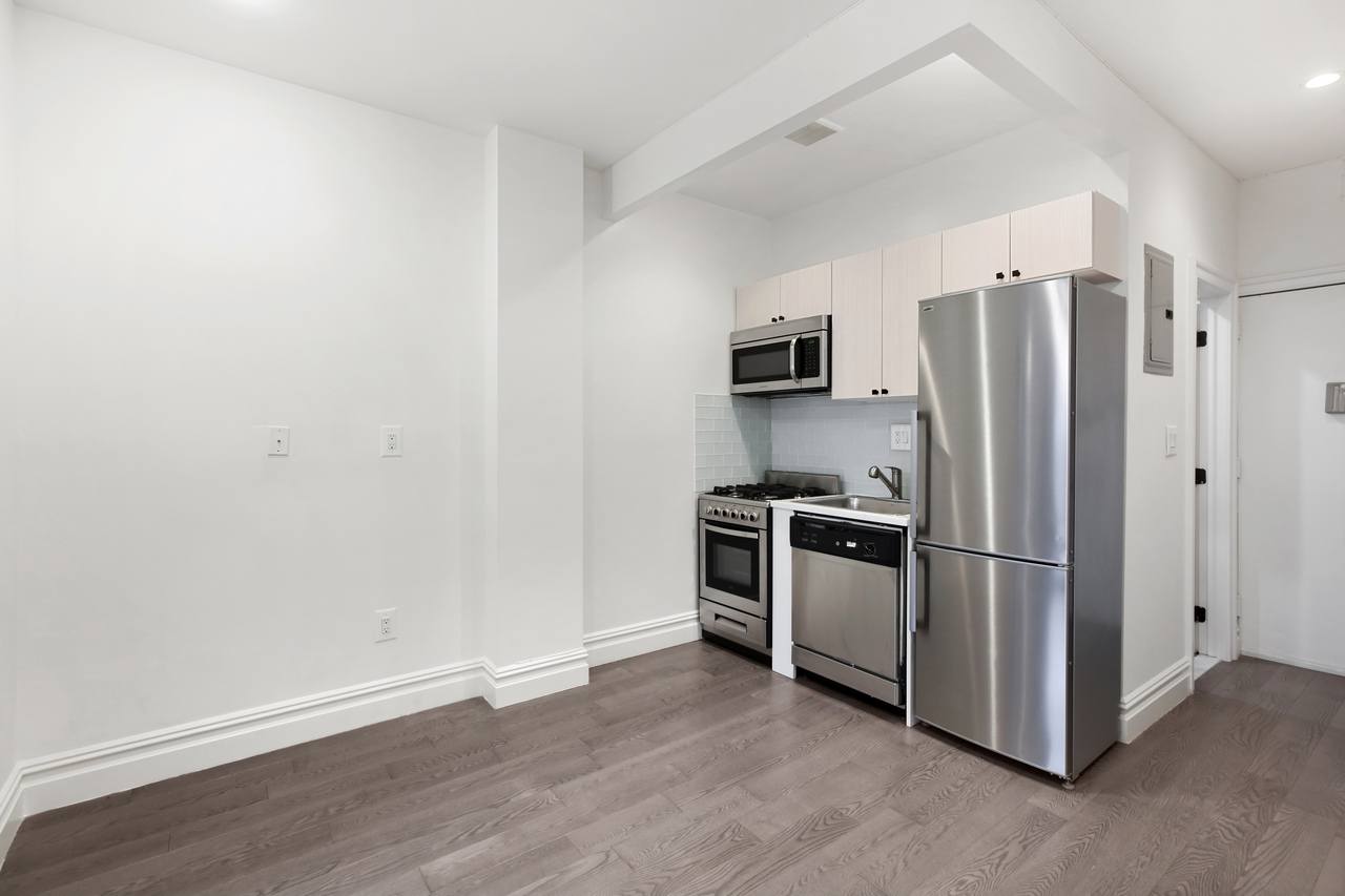  #495: East Village - 1 Bedroom (Queen)  -  #495: East Village  - Gallery -  18
