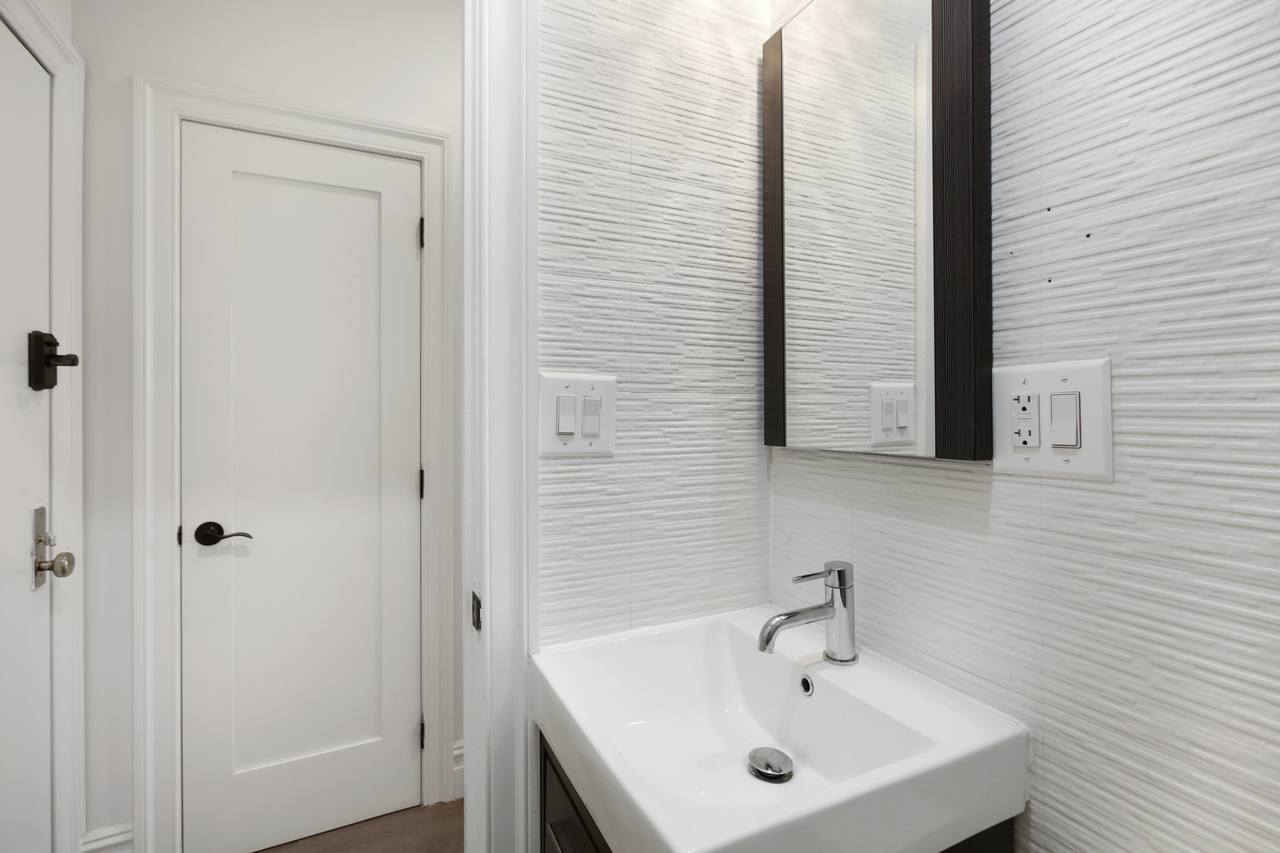 #495: East Village - 1 Bedroom (Queen) - 13