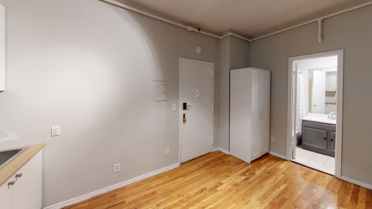  #467: Columbus Circle - Studio (Full)  -  #467: Columbus Circle  - Gallery -  12