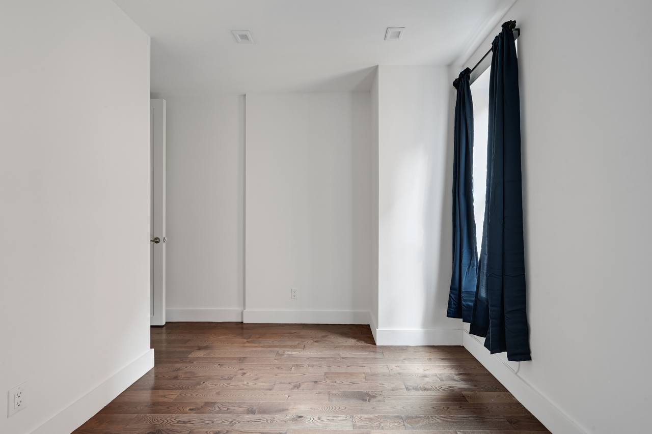  #597: West Harlem - Full Bedroom D  -  #597: West Harlem  - Gallery -  9