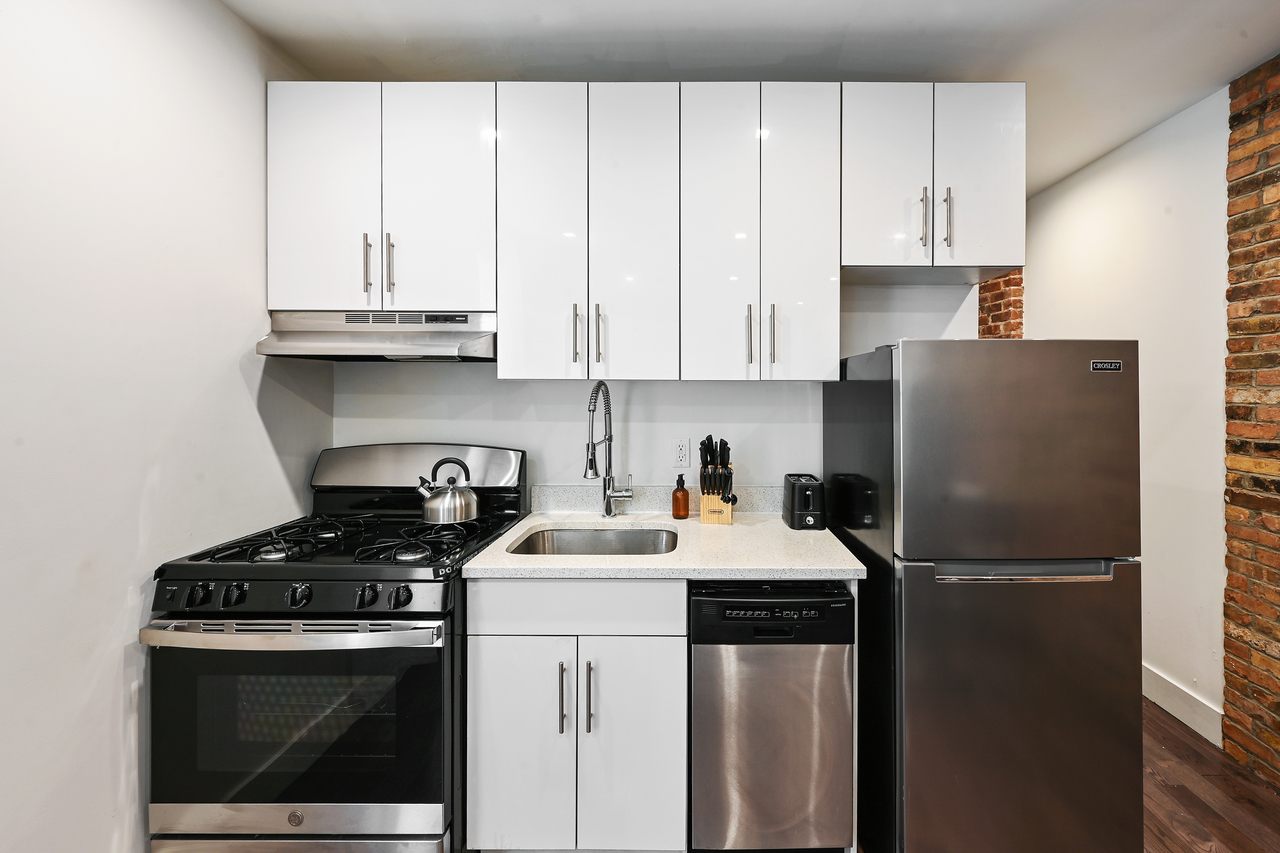 #597: West Harlem - Full Bedroom B - #597: West Harlem - Gallery - 10