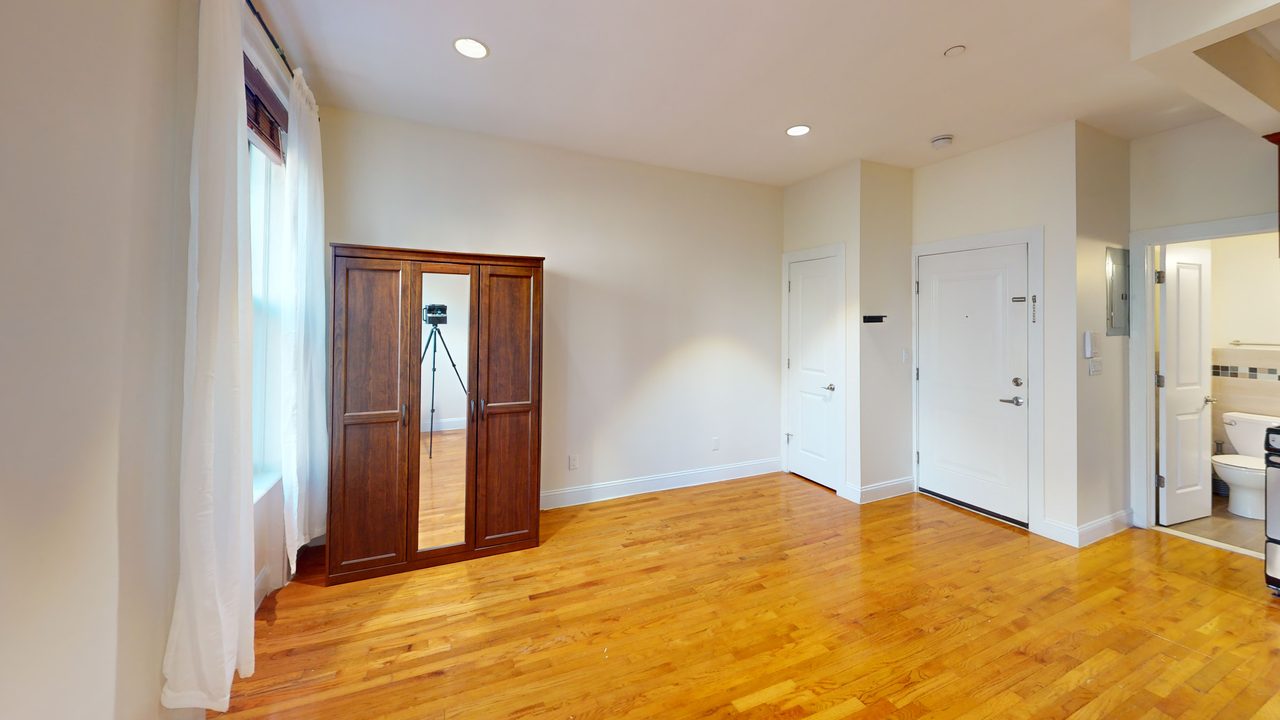 #1790: Central Harlem - Studio (Full) - #1790: Central Harlem - Gallery - 3