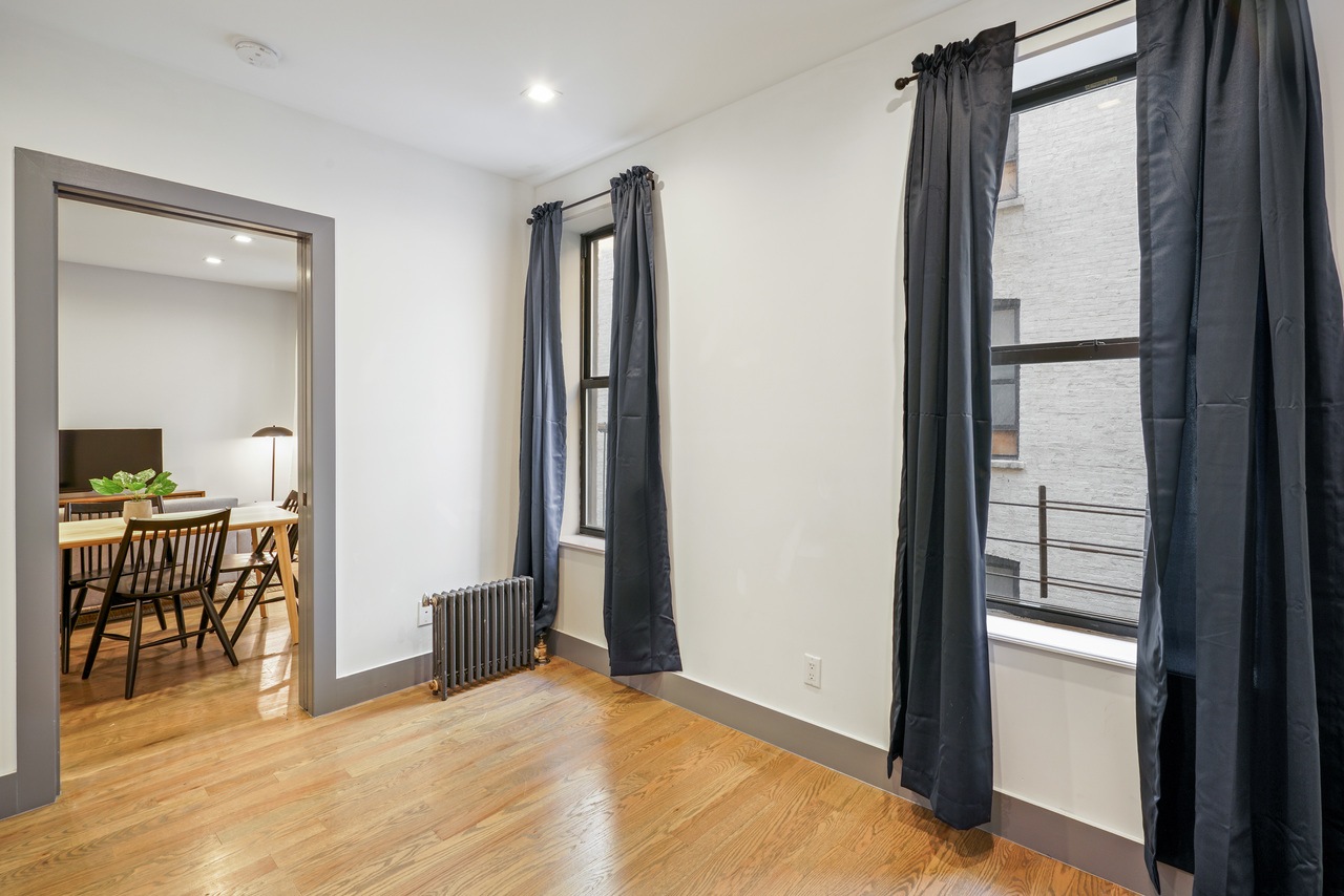 #525: West Harlem - Queen Bedroom 3D - #525: West Harlem - Gallery - 4