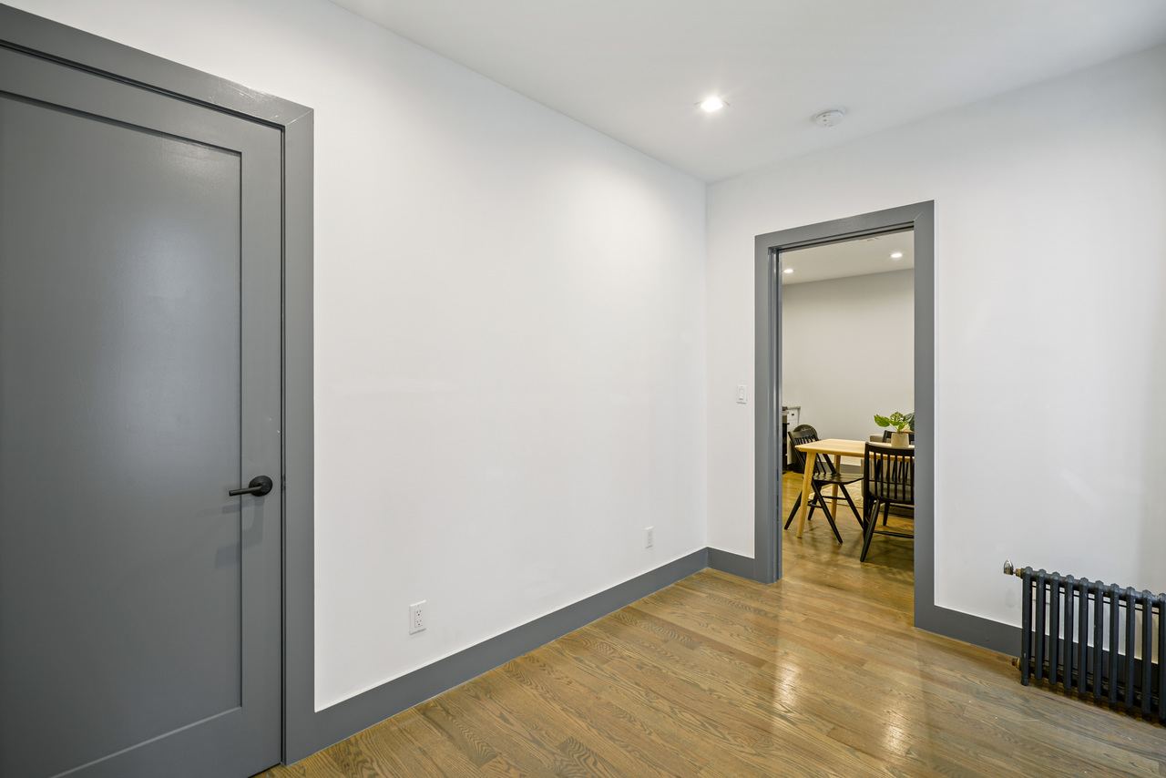 #525: West Harlem - Queen Bedroom 3D - #525: West Harlem - Gallery - 6