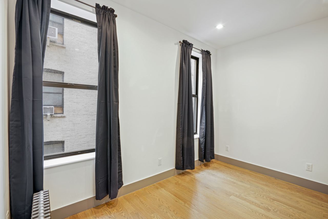 #525: West Harlem - Queen Bedroom 3D - #525: West Harlem - Gallery - 5