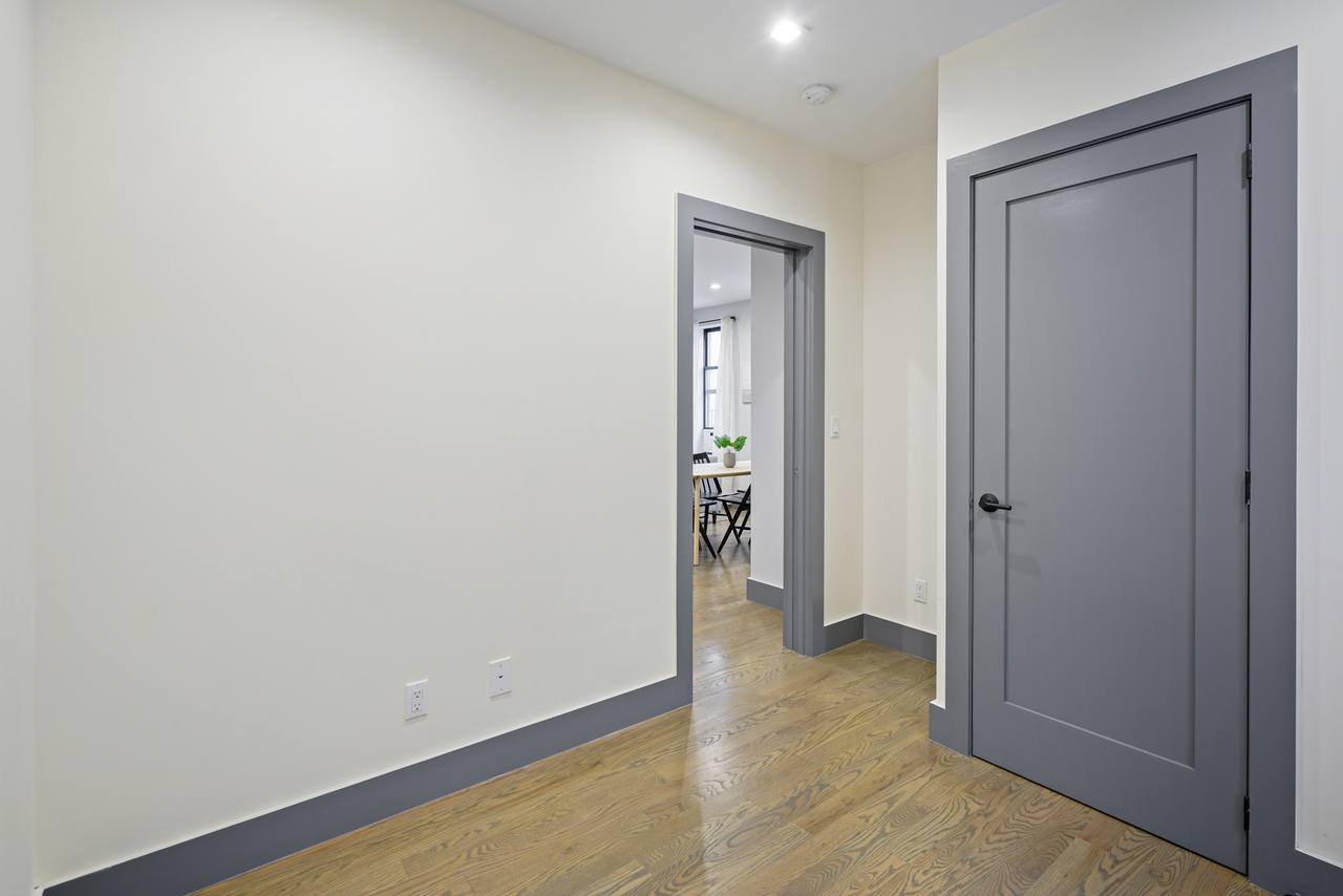 #525: West Harlem - Full Bedroom 3C - #525: West Harlem - Gallery - 4