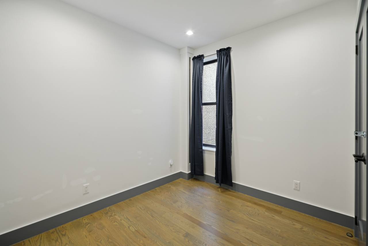 #525: West Harlem - Queen Bedroom 3B - #525: West Harlem - Gallery - 2