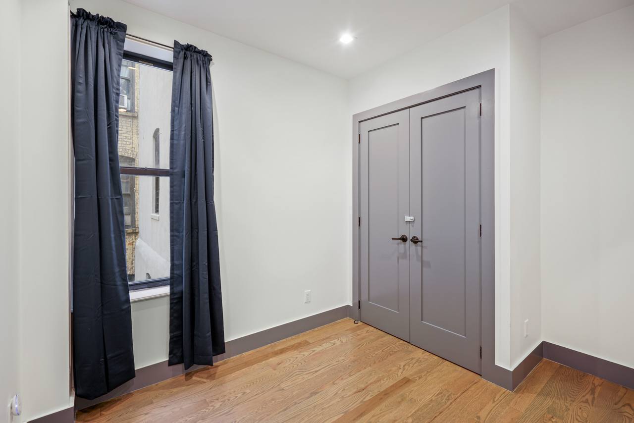 #525: West Harlem - Queen Bedroom 3B - #525: West Harlem - Gallery - 3