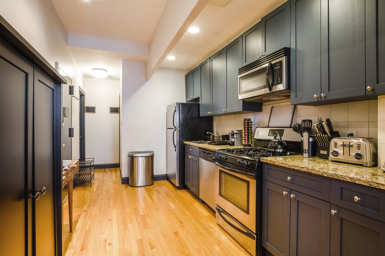 #144: Hell's Kitchen - Full Bedroom A - 1