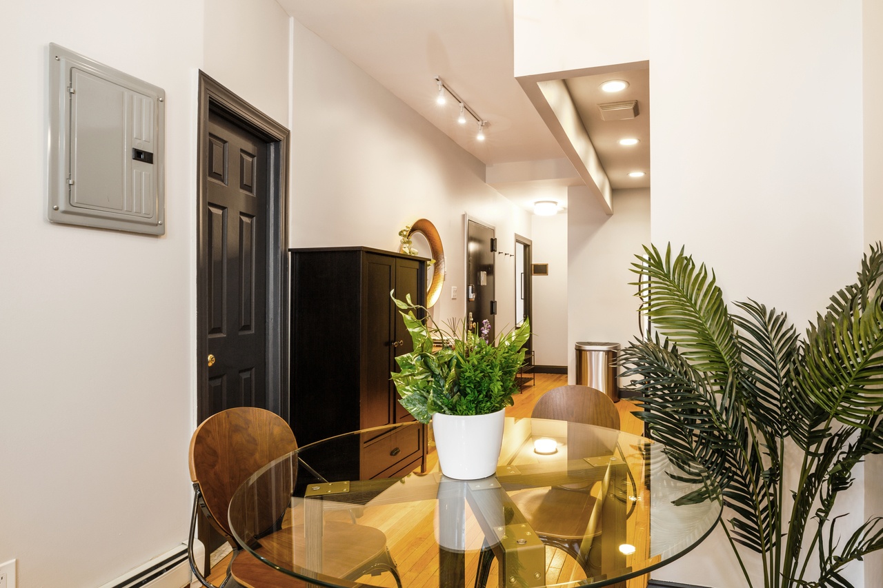  #144: Hell's Kitchen - Full Bedroom C  -  #144: Hell's Kitchen  - Gallery -  4