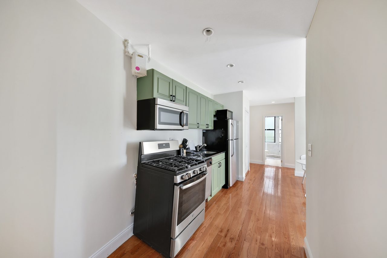 #701: East Harlem - Queen Bedroom A - 2