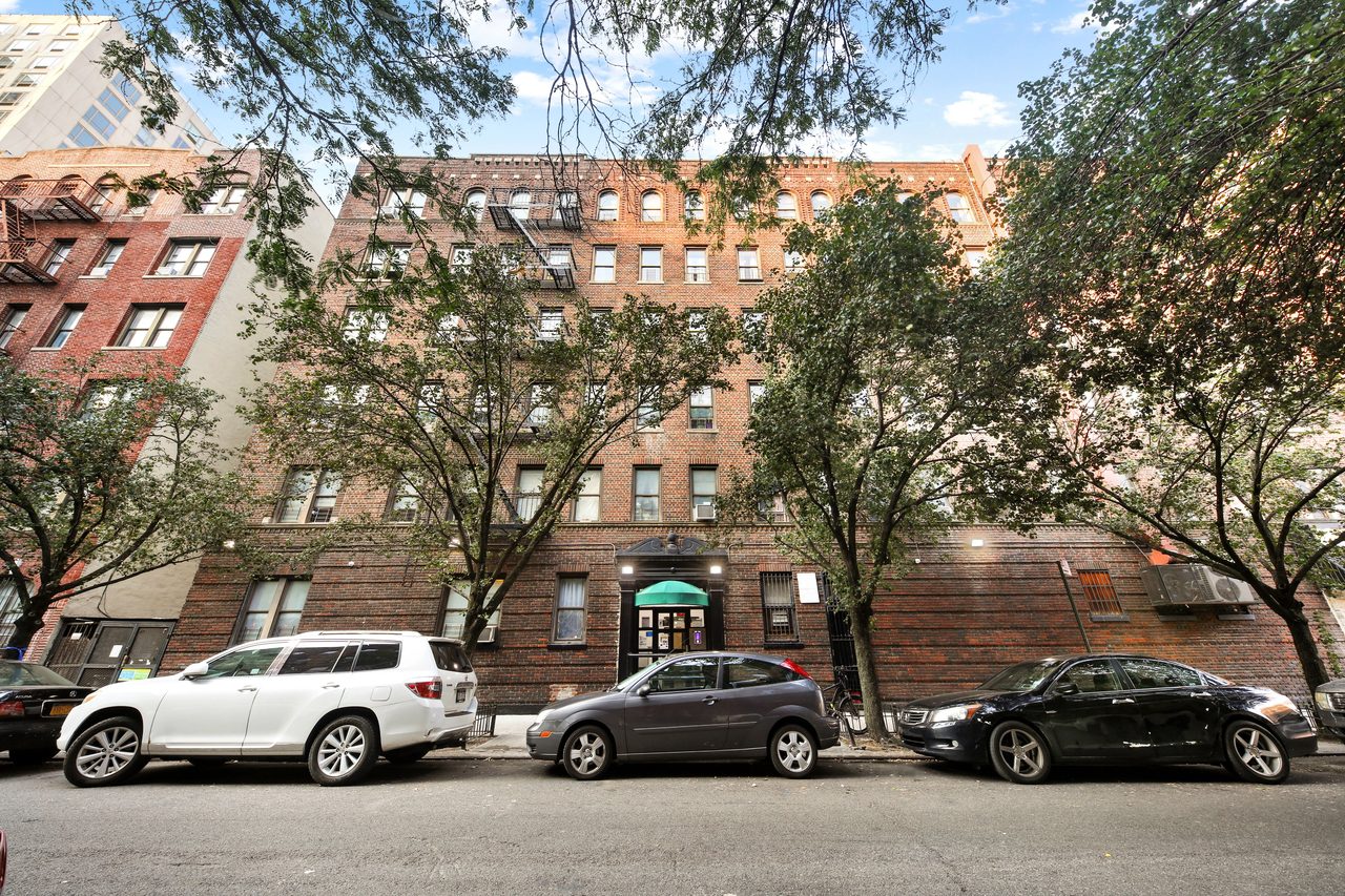 #701: East Harlem - Queen Bedroom B - 13