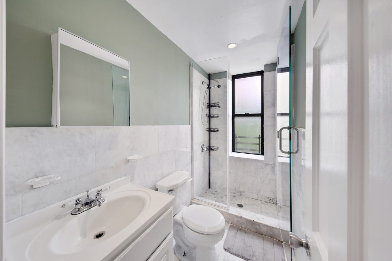  #701: East Harlem - Queen Bedroom B  -  #701: East Harlem  - Gallery -  9