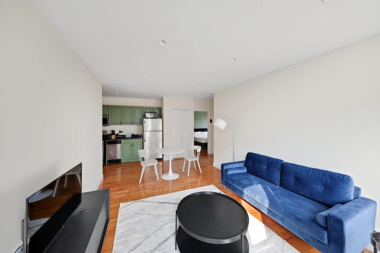  #701: East Harlem - Queen Bedroom B  -  #701: East Harlem  - Gallery -  7