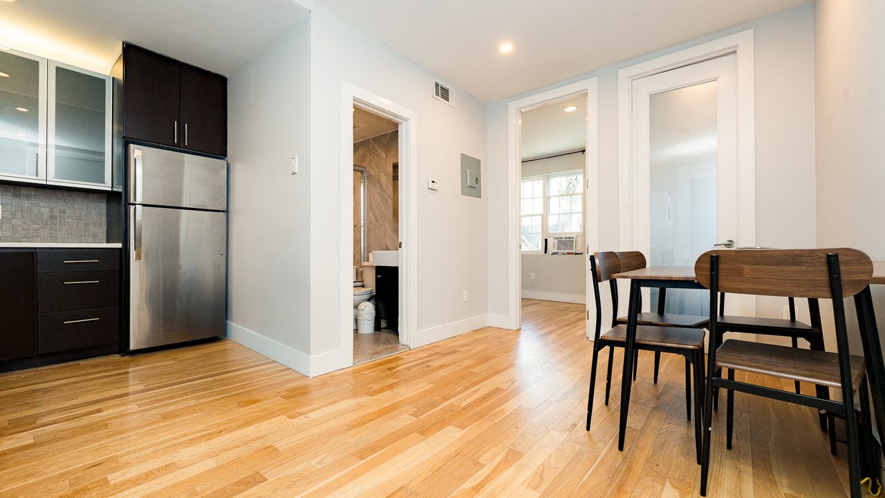 #1802: Clinton Hill - Queen Bedroom A - 6