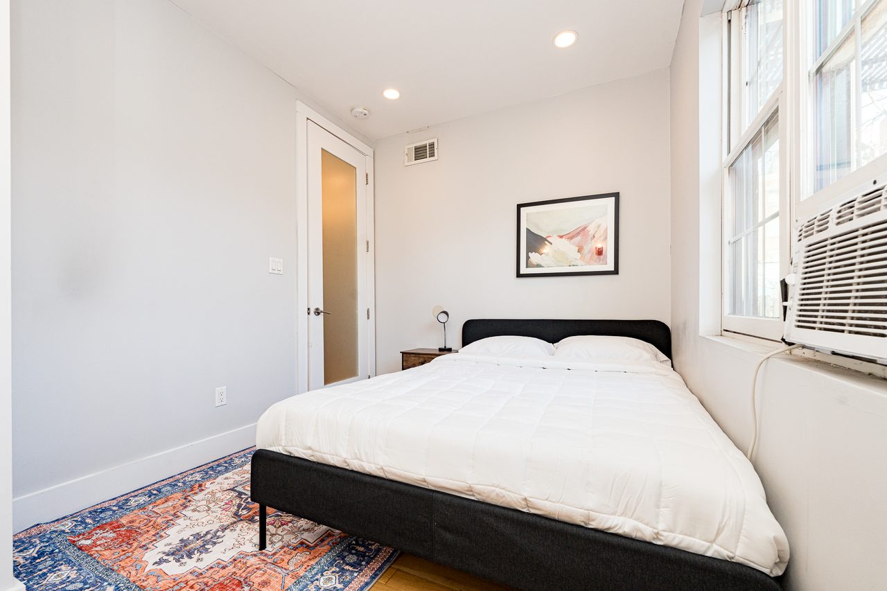 #1802: Clinton Hill - Queen Bedroom C - 7