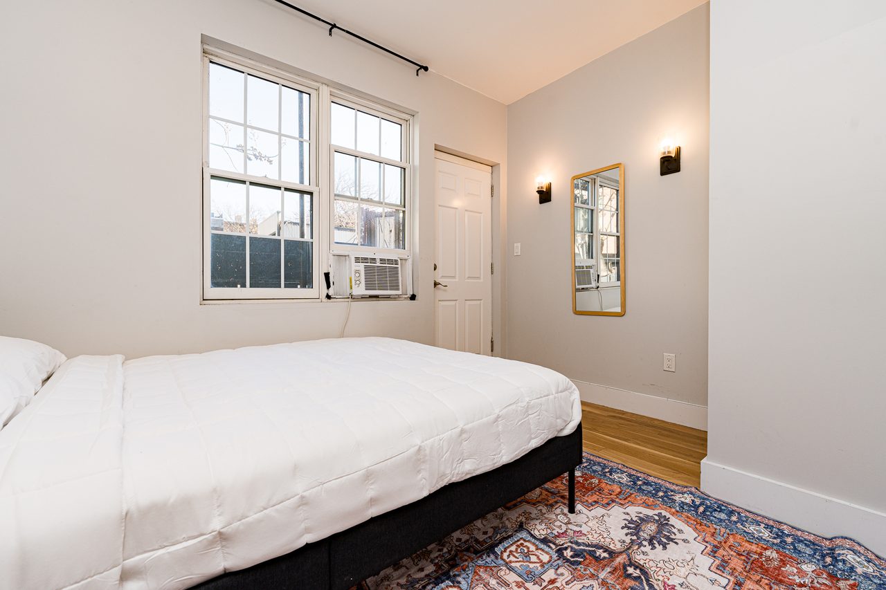 #1802: Clinton Hill - Queen Bedroom C - 8