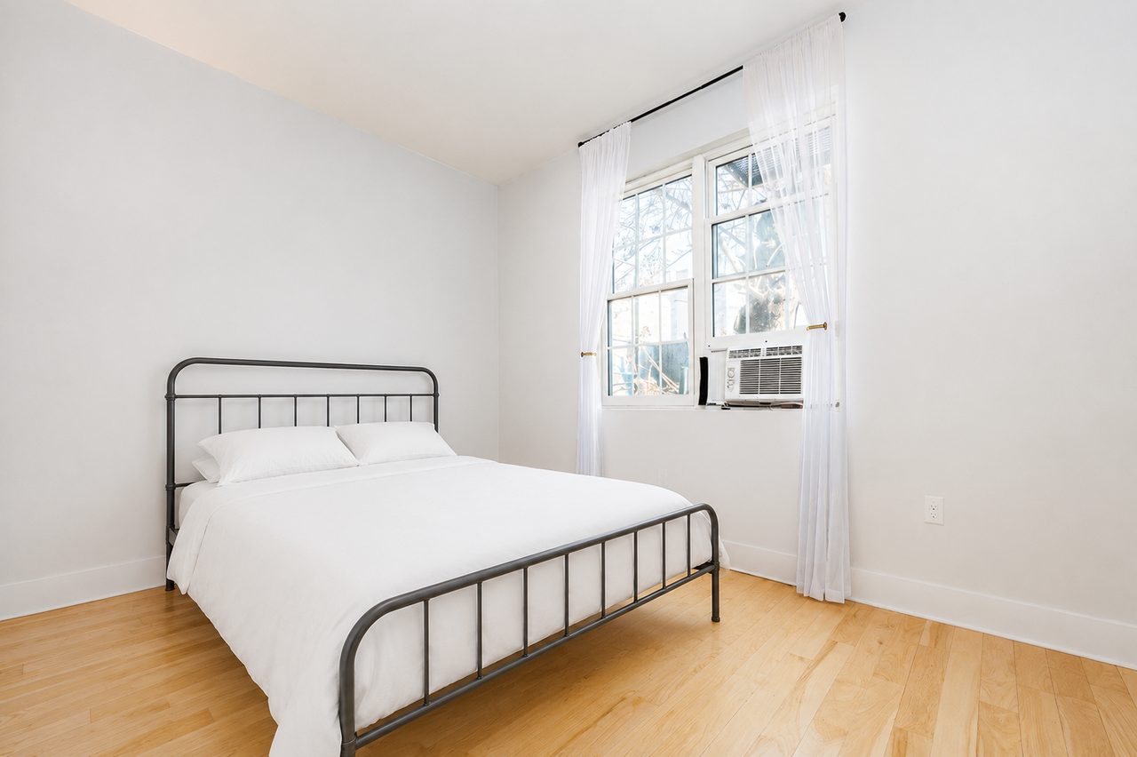 #1802: Clinton Hill - Queen Bedroom B - 1