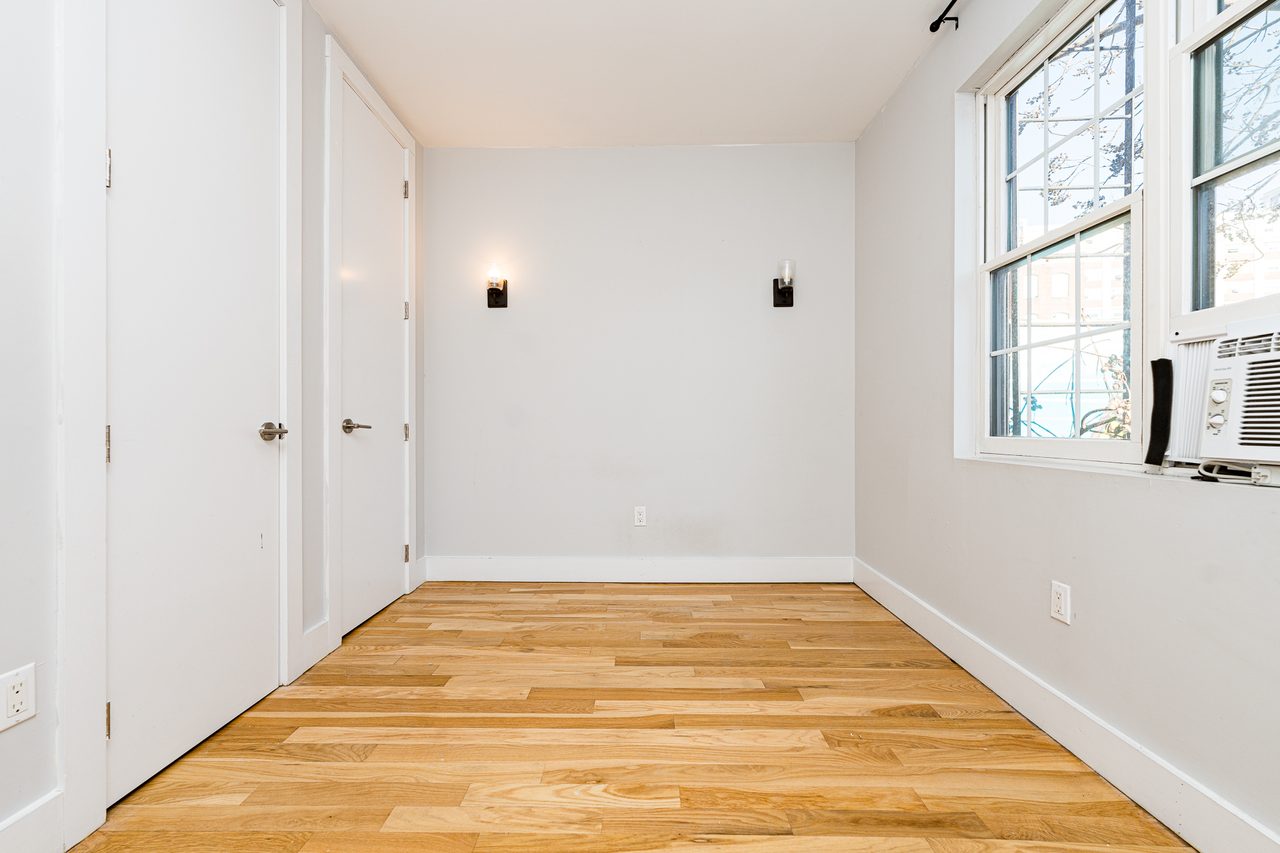 #1802: Clinton Hill - Queen Bedroom B - 7