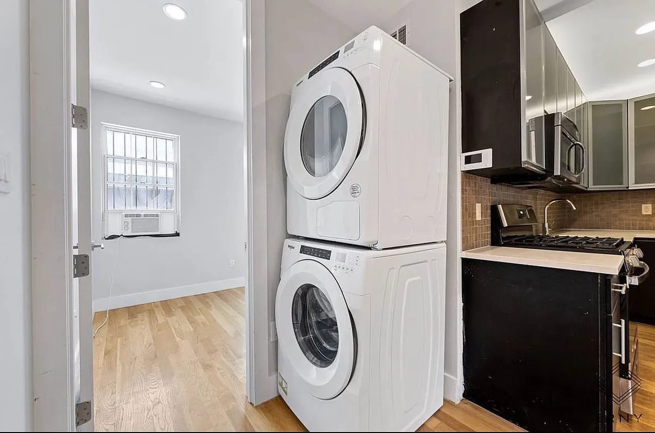 #1802: Clinton Hill - Queen Bedroom B - 2