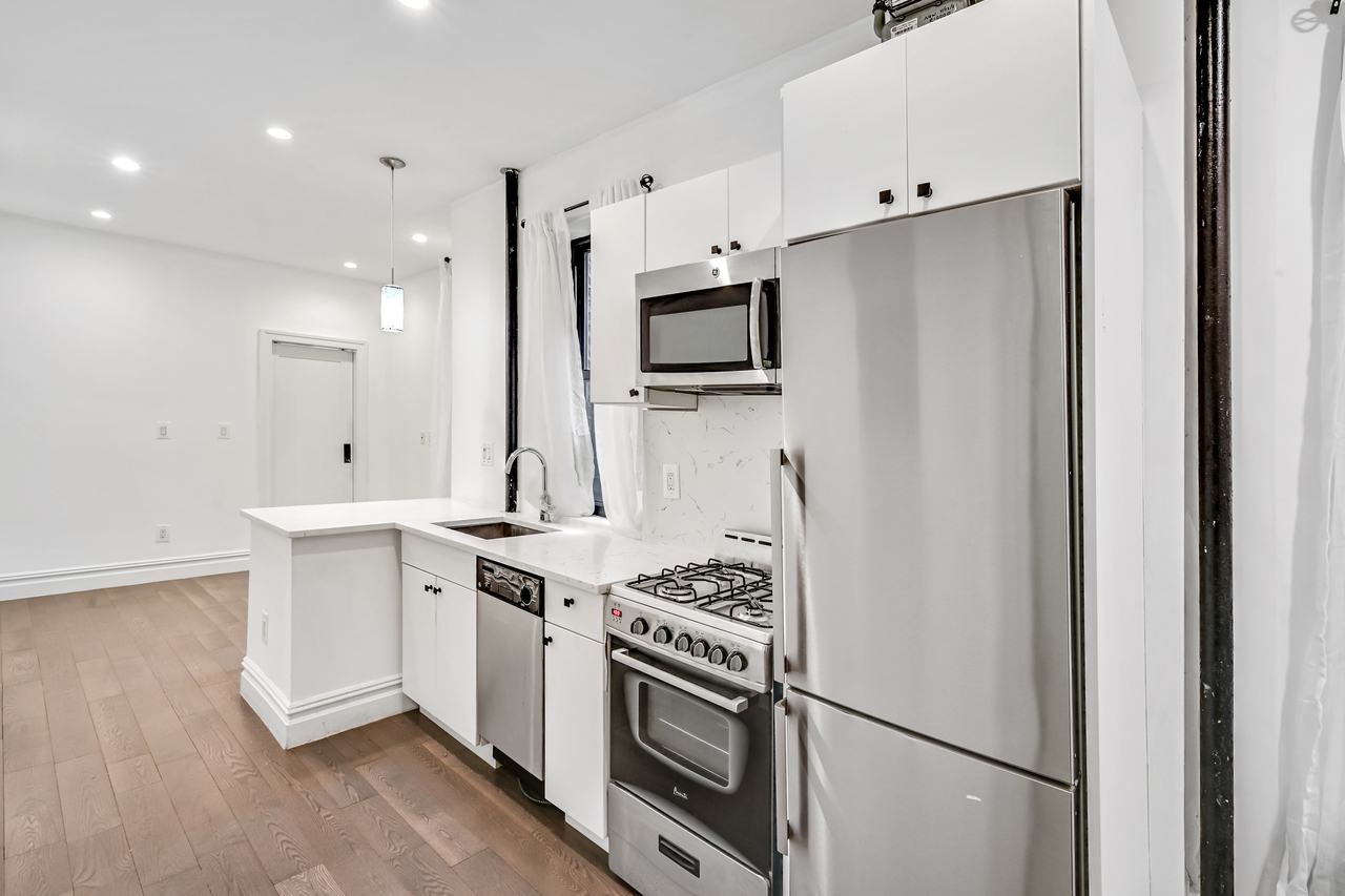  #709: Columbus Circle - 1 Bedroom (Full)  -  #709: Columbus Circle  - Gallery -  17