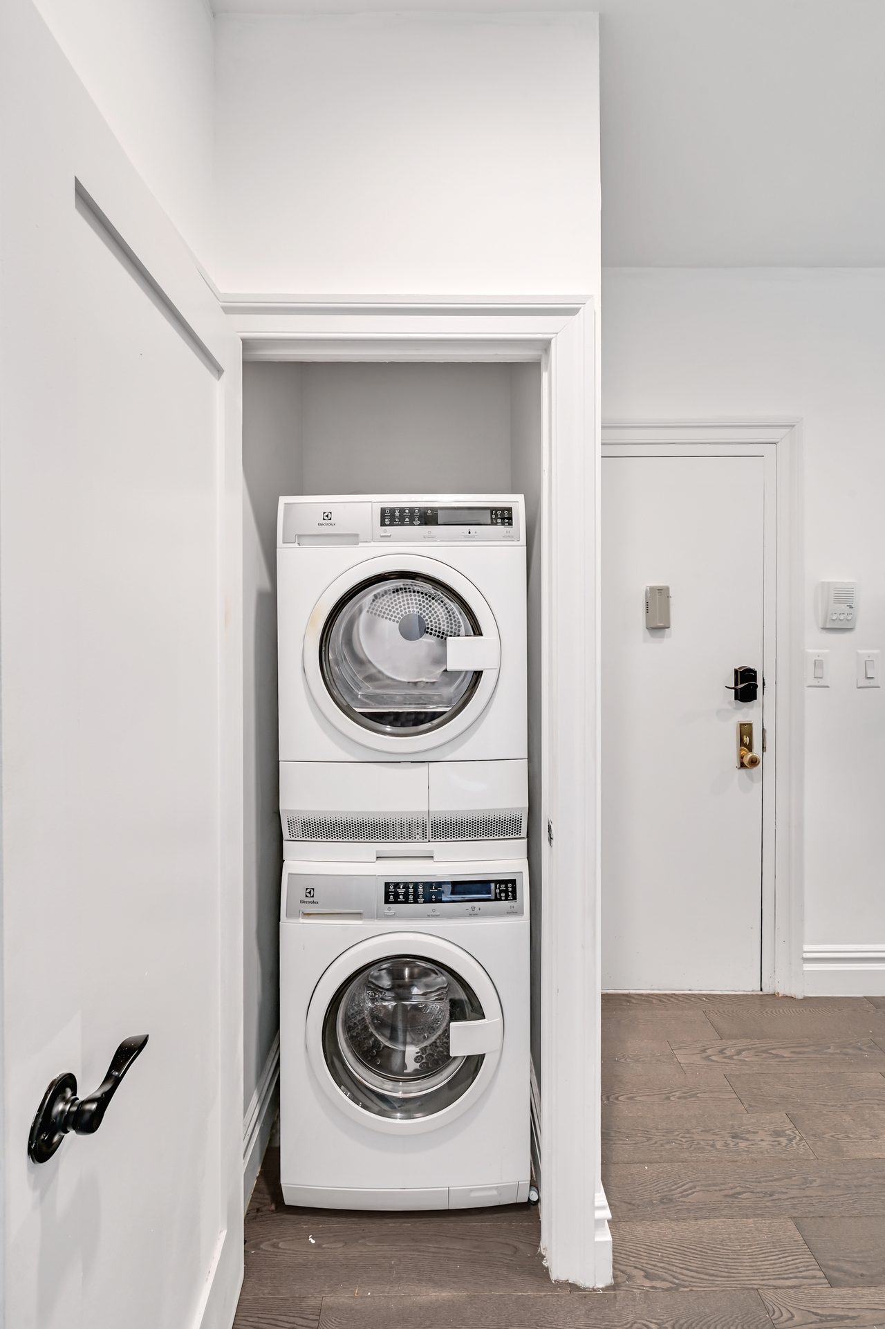  #709: Columbus Circle - 1 Bedroom (Full)  -  #709: Columbus Circle  - Gallery -  11