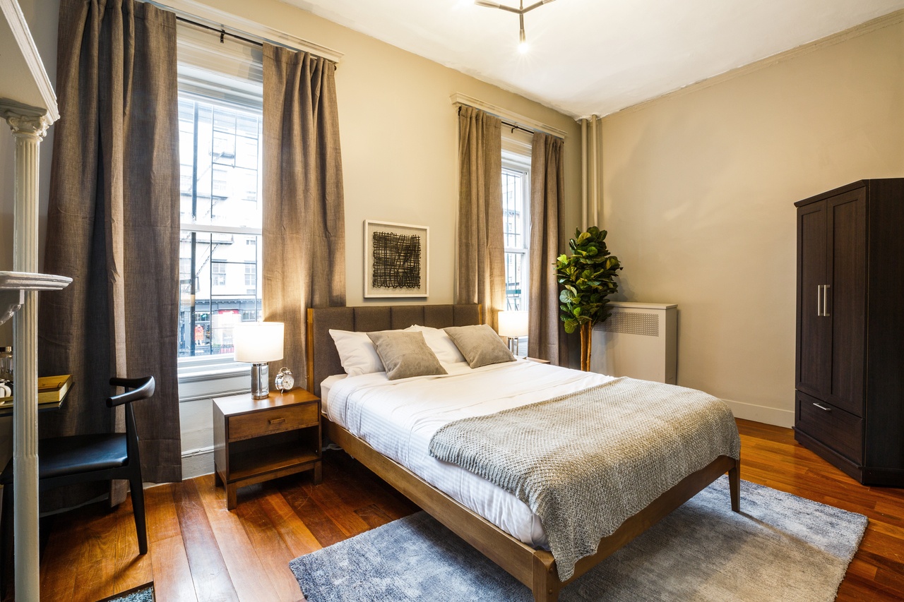 #146: Chelsea - Queen Bedroom D - #146: Chelsea - Gallery - 1