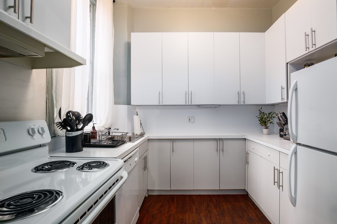  #146: Chelsea - Queen Bedroom D  -  #146: Chelsea  - Gallery -  6