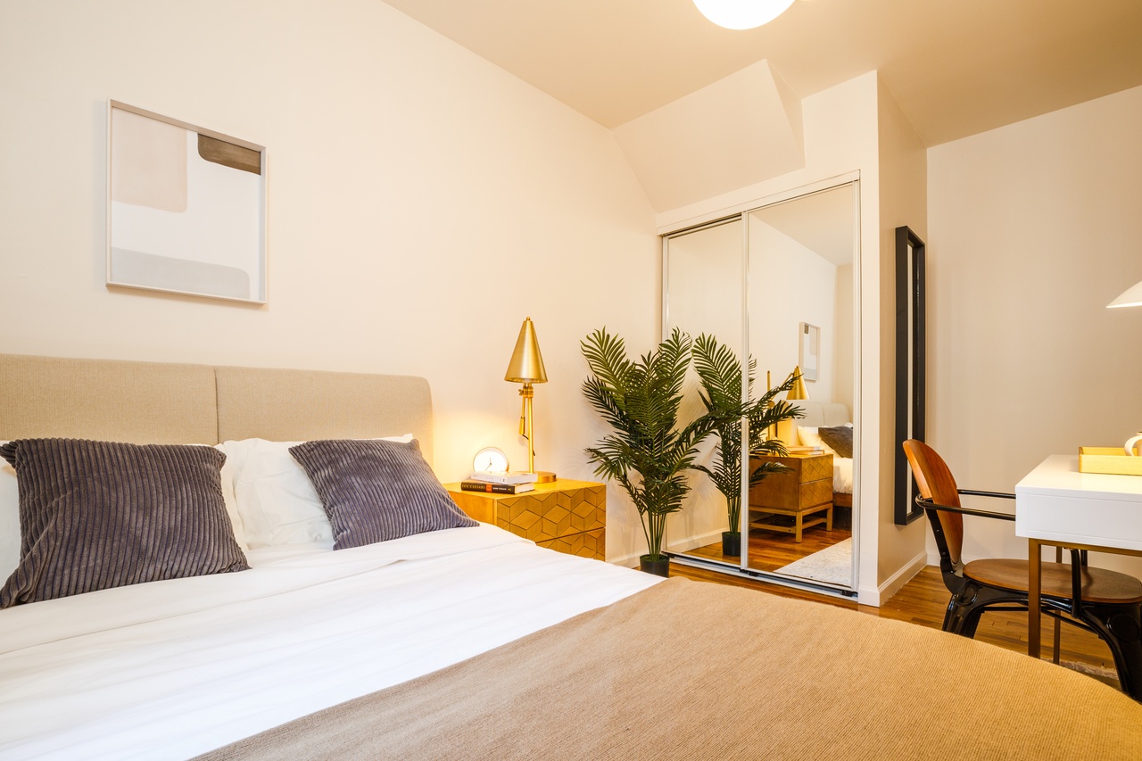 #145: East Village - Full Bedroom A - 10