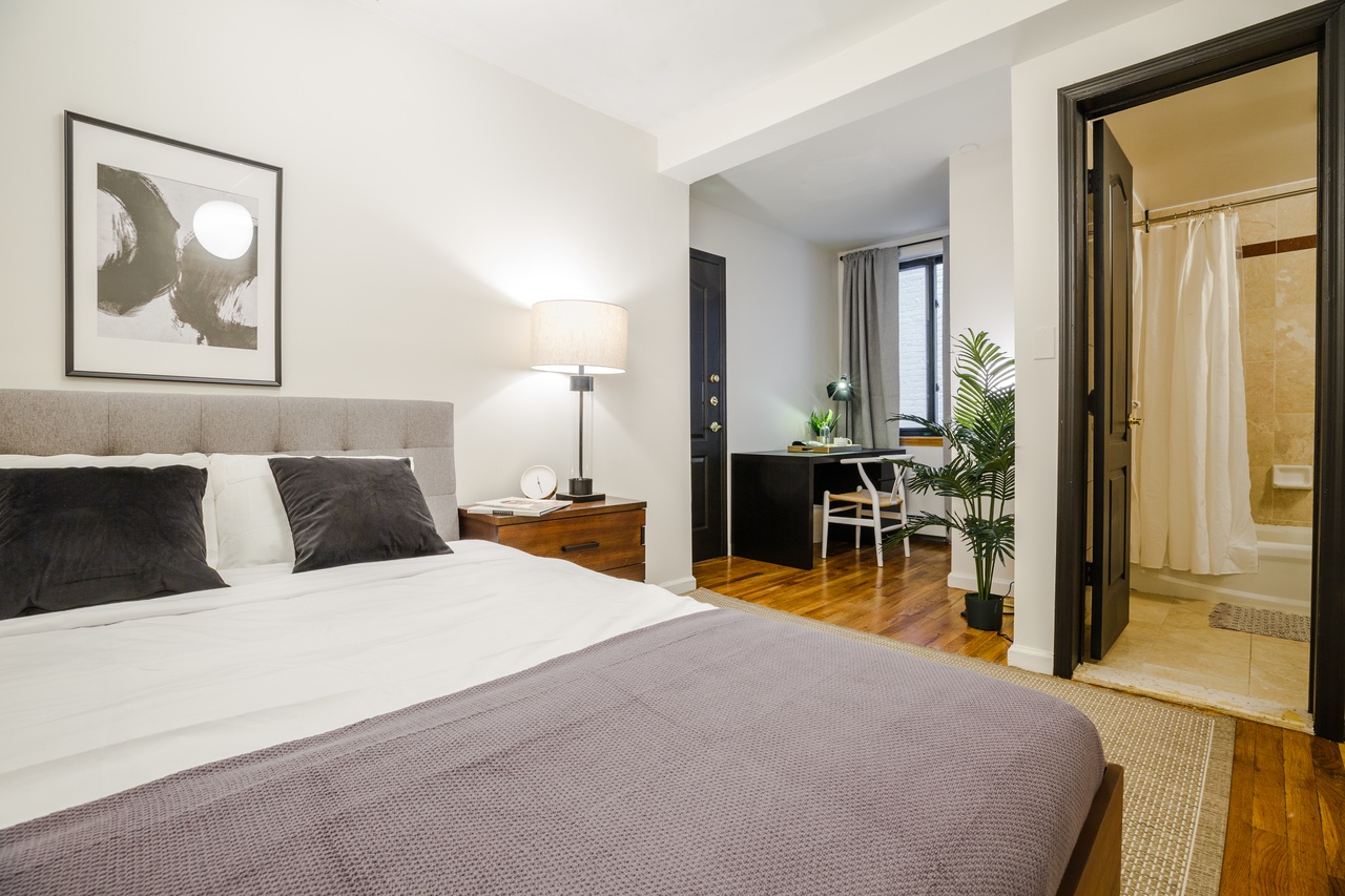 #145: East Village - Queen Bedroom E W/Private Bathroom - 1