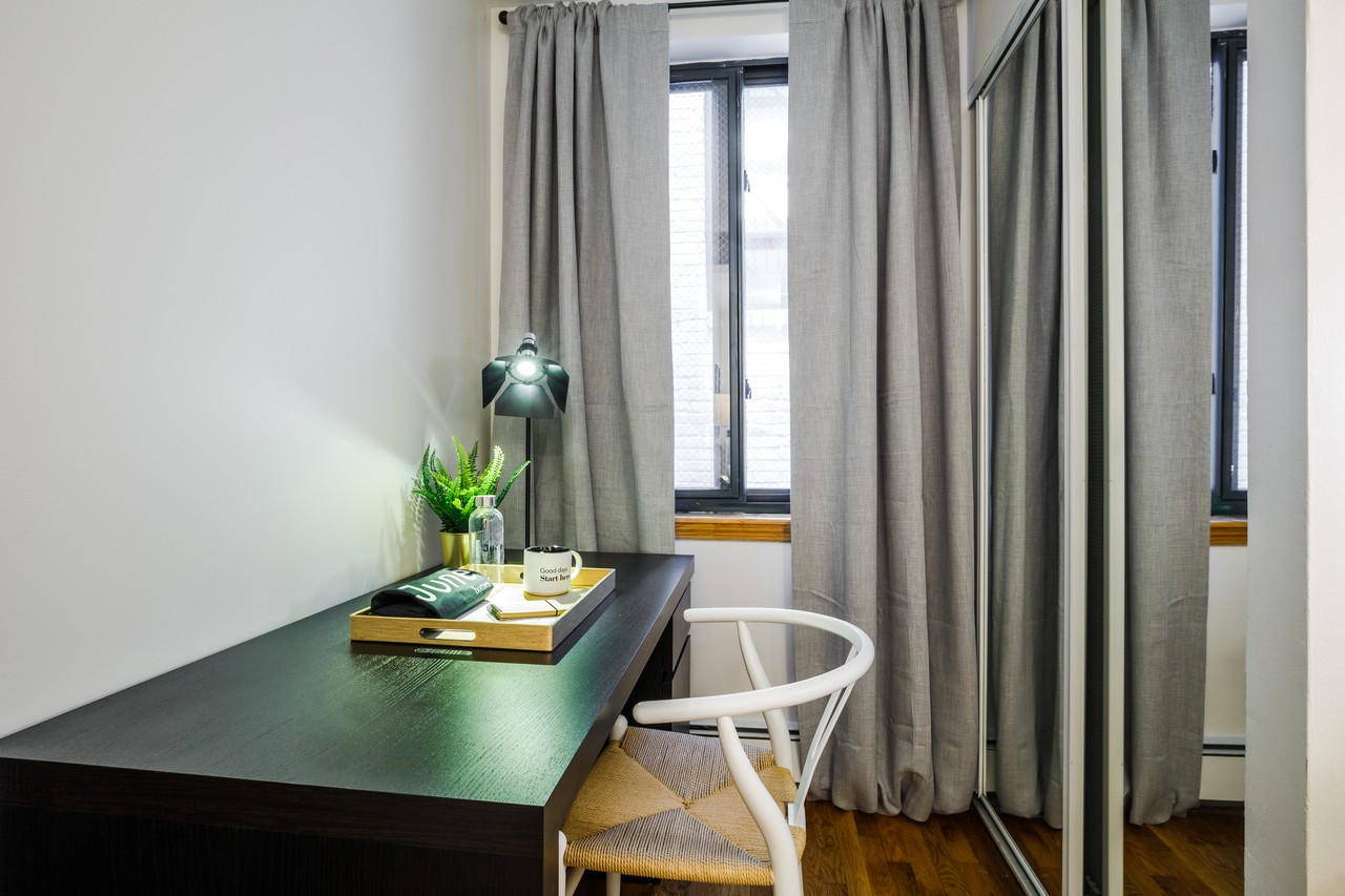 #145: East Village - Queen Bedroom E W/Private Bathroom - 3