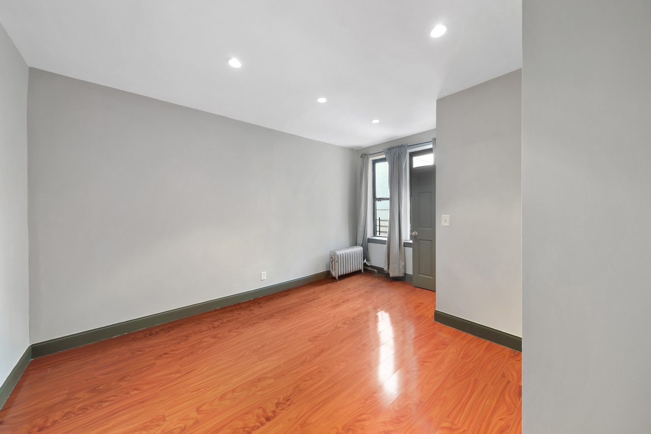 #703: East Harlem - Queen Bedroom A - 14