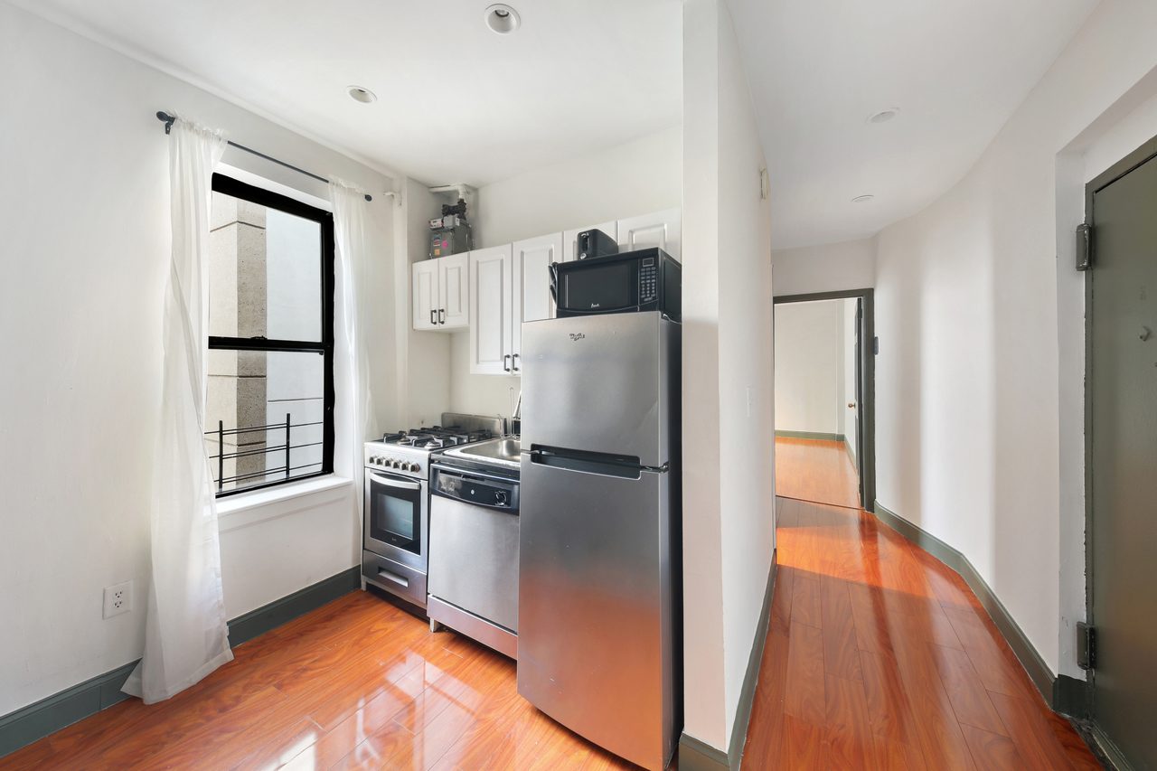 #703: East Harlem - Queen Bedroom A - 5