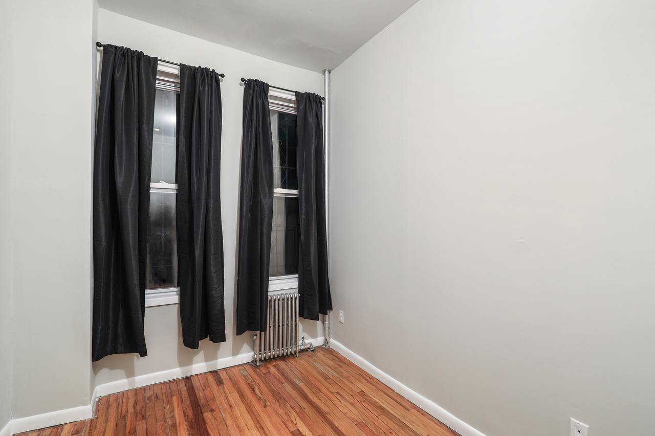 #691: Williamsburg - Full Bedroom B - 1