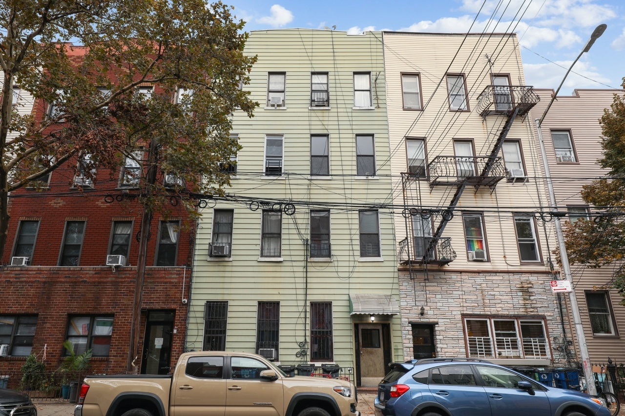 #691: Williamsburg - Full Bedroom B - 14