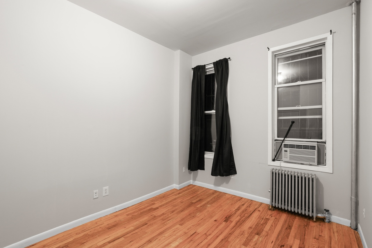 #691: Williamsburg - Queen Bedroom A - 4