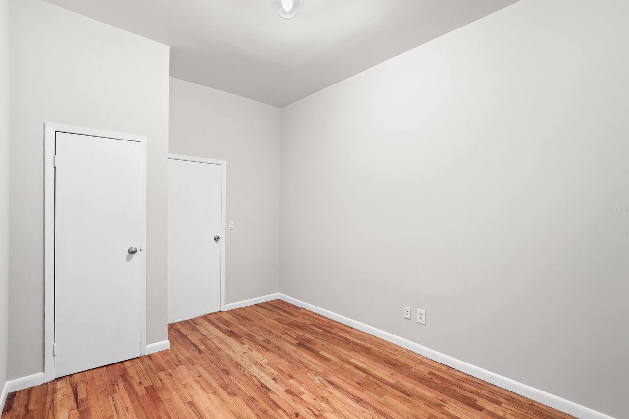 #691: Williamsburg - Queen Bedroom A - 5