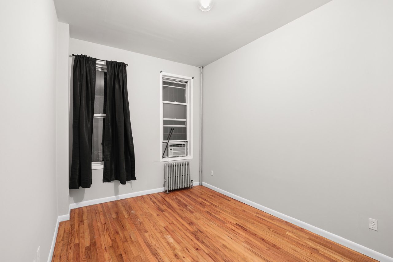 #691: Williamsburg - Queen Bedroom A - 3