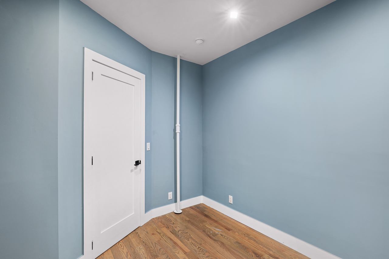 #715: West Harlem - Full Bedroom D - #715: West Harlem - Gallery - 2