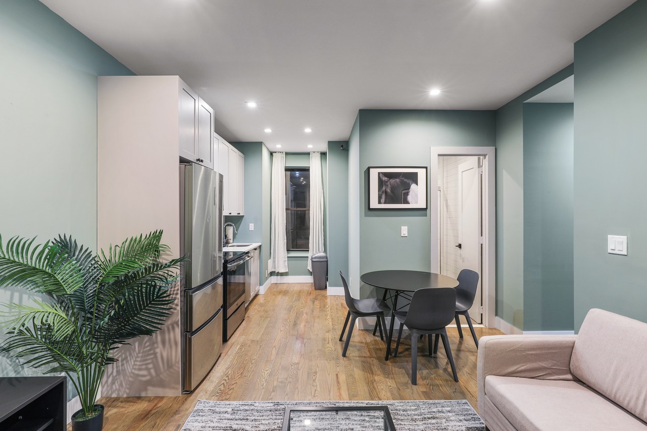 #715: West Harlem - Full Bedroom A - #715: West Harlem - Gallery - 4