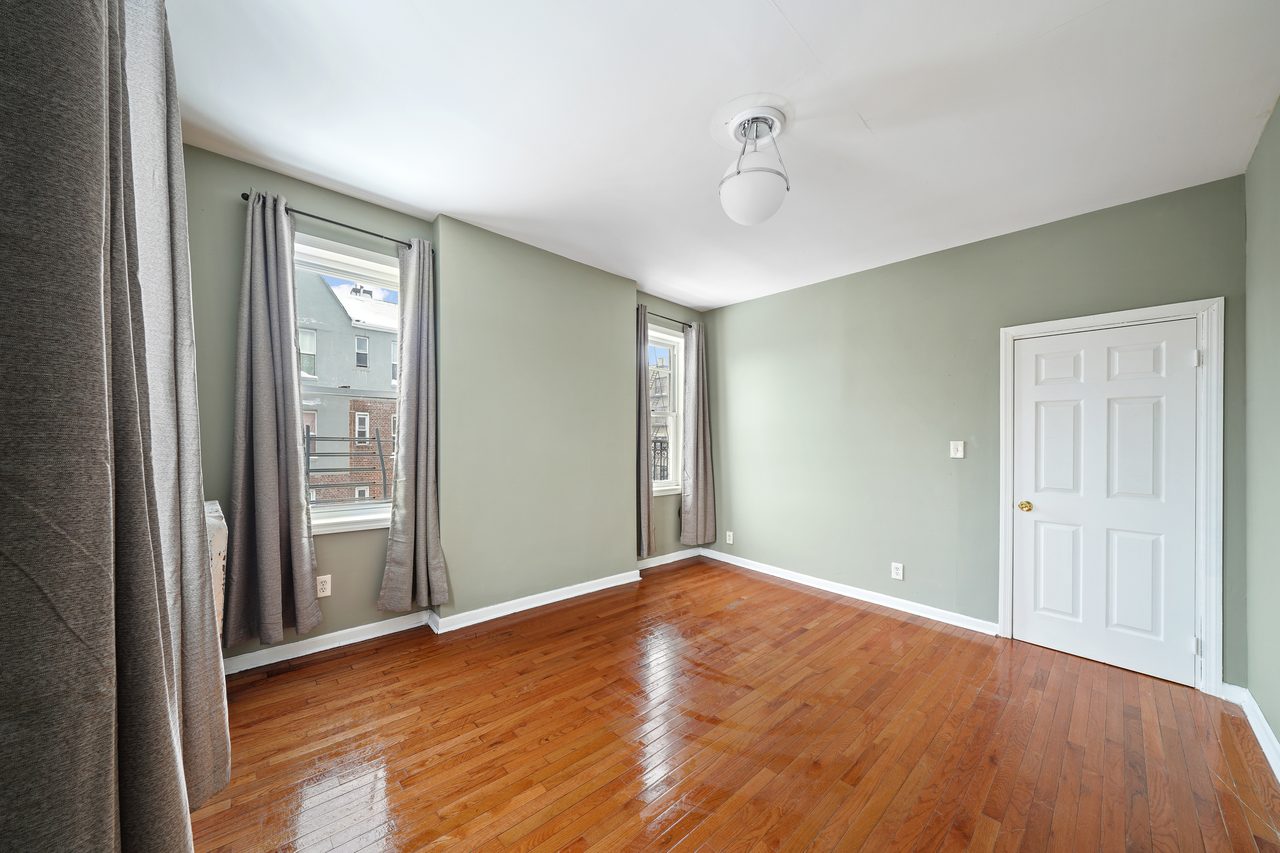 #873: Flatbush - Queen Bedroom A - 3