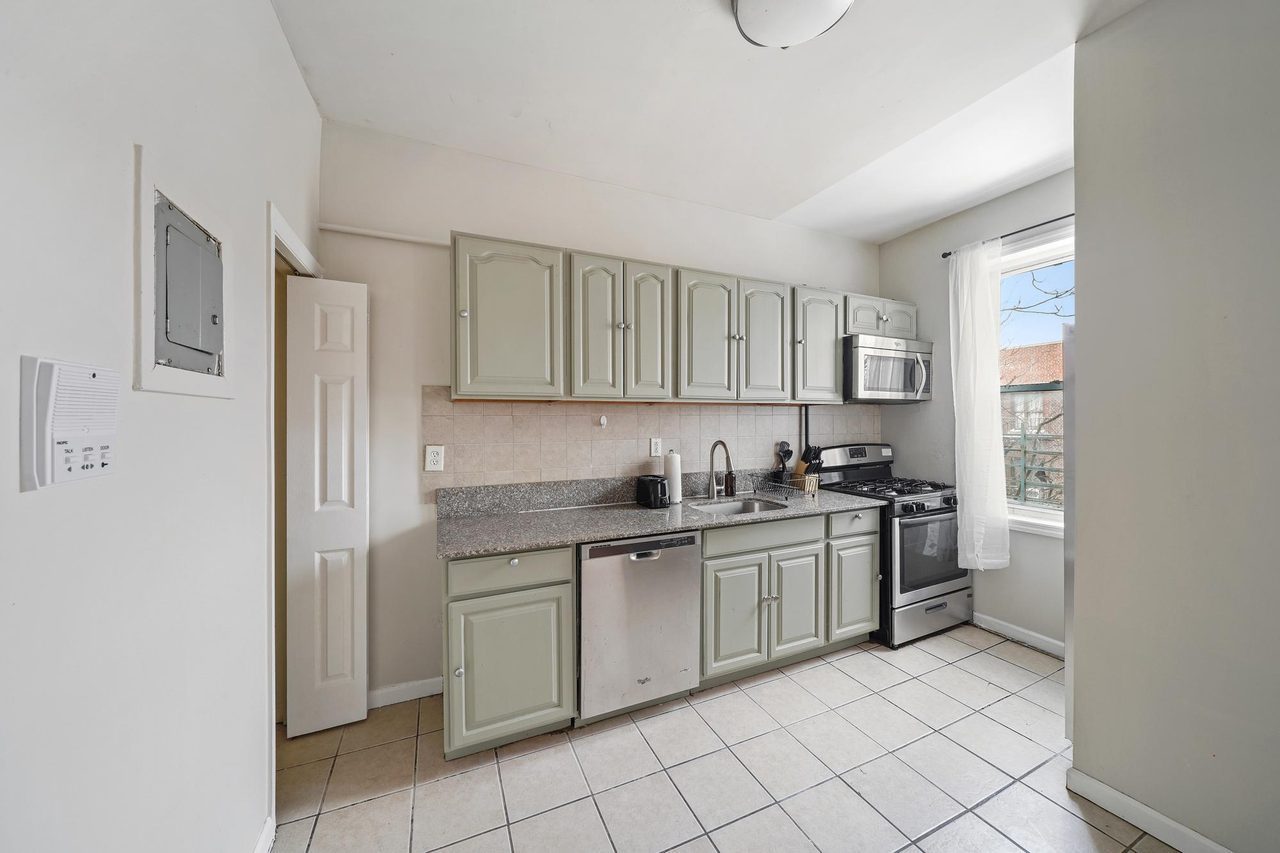 #873: Flatbush - Queen Bedroom A - 7