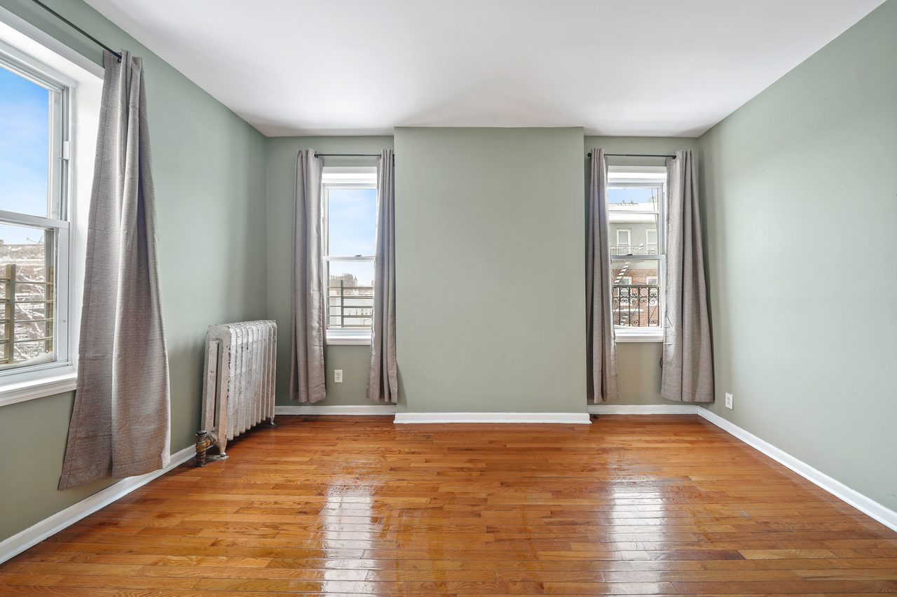#873: Flatbush - Queen Bedroom A - 4