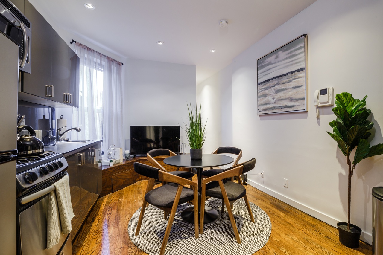 #158: Upper East Side - Full Room B - 6