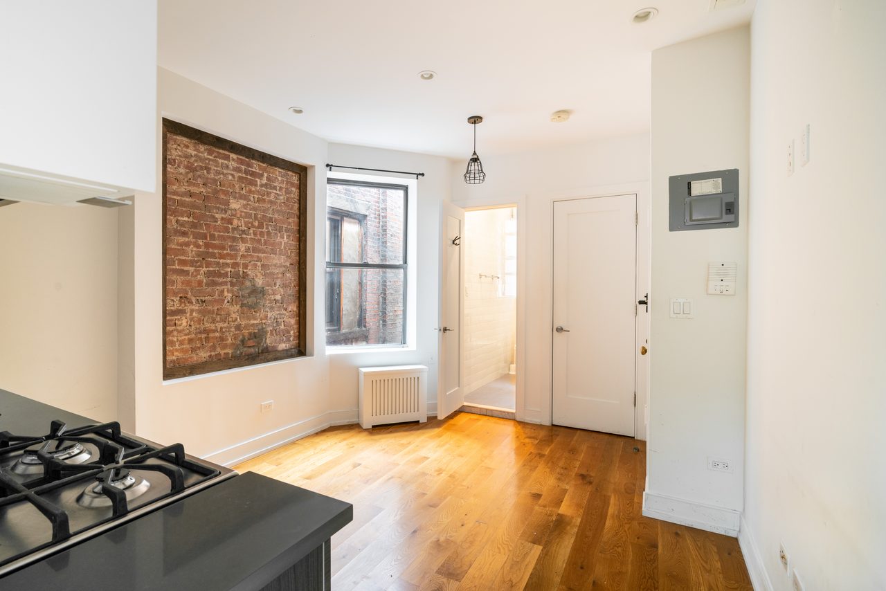 #1429: East Village - 1 Bedroom (Full) - 11