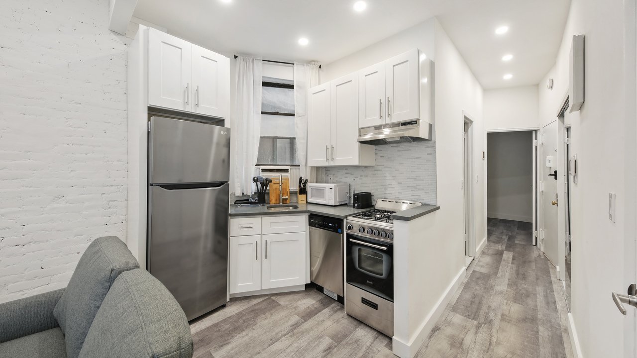  #548: East Village - Full Bedroom A  -  #548: East Village  - Gallery -  7