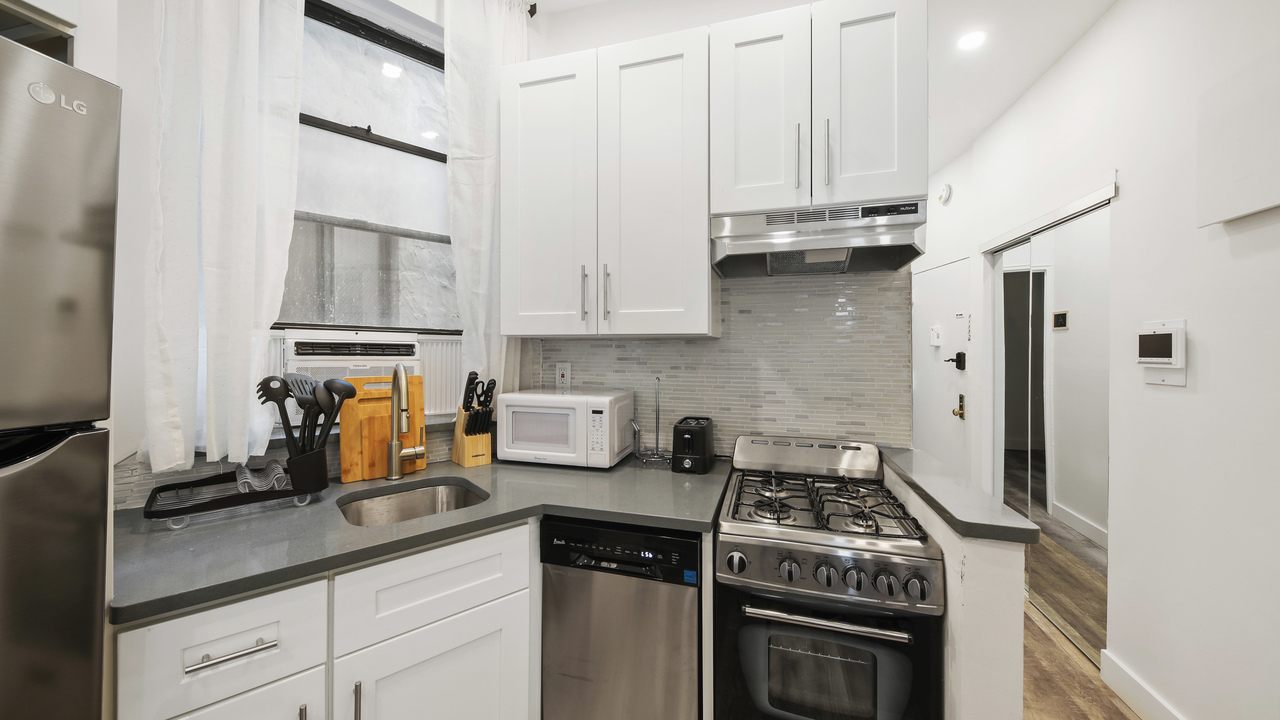 #548: East Village - Full Bedroom A - 6
