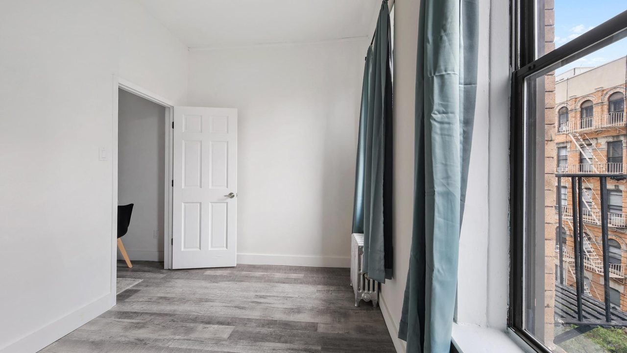  #548: East Village - Queen Bedroom B  -  #548: East Village  - Gallery -  11